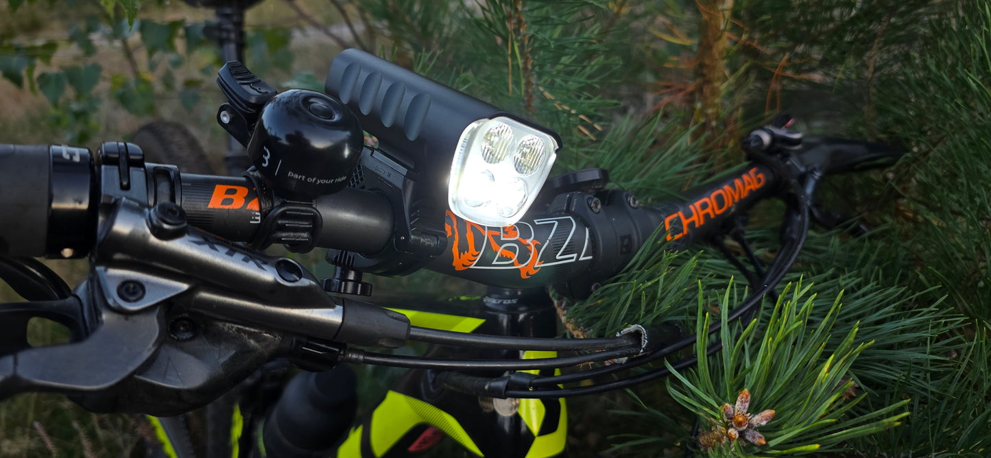 LED Fietslamp en achterlicht - Fietslicht - Fiets lamp - Bike light - 1600 lumen - USB-C oplaadbaar - Zwart