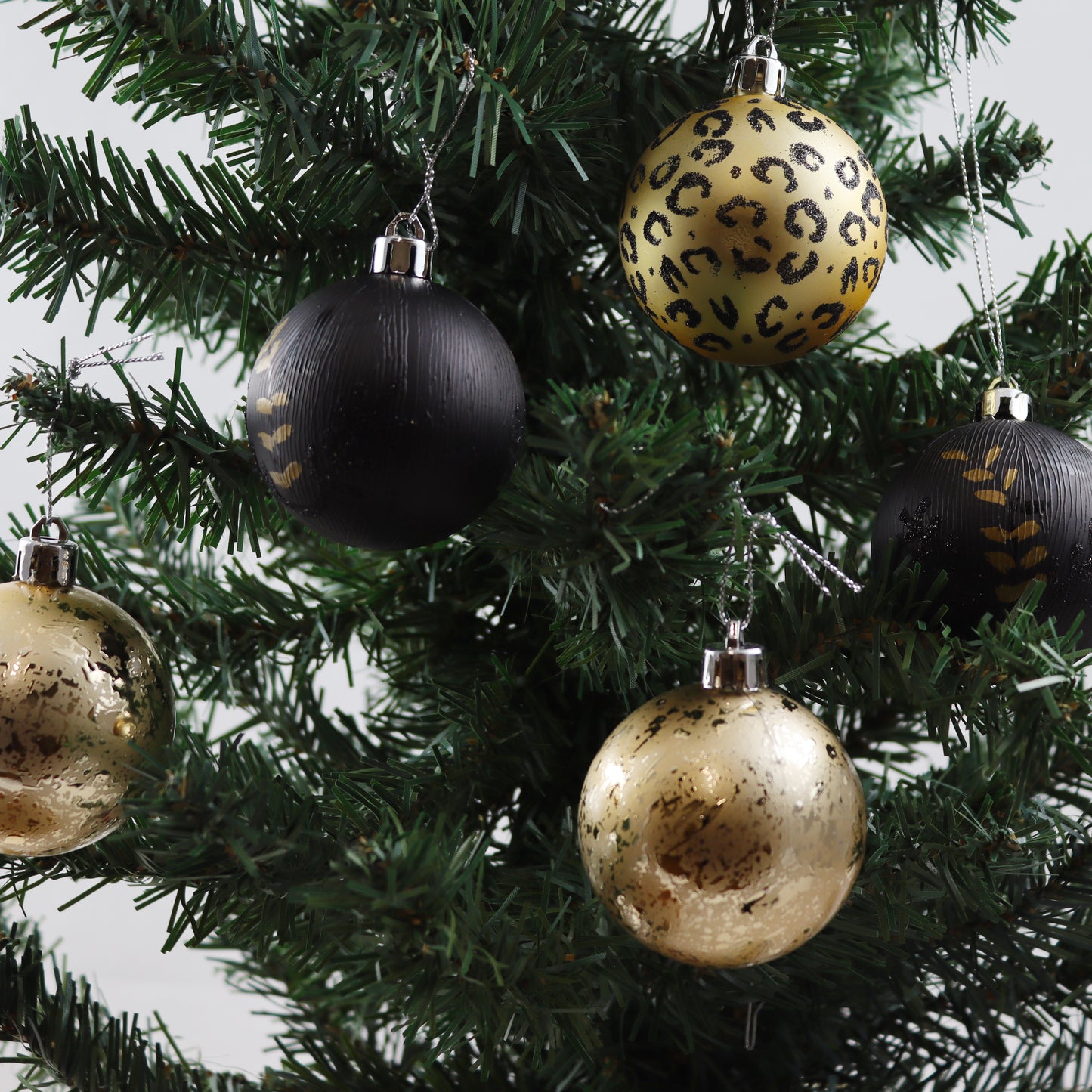 Kerstballen - 9 Delige Set - Kerstversiering - Goud - Zwart - Verschillende Afwerkingen - Kerstboom Kerstballen - Voor in de kerstboom